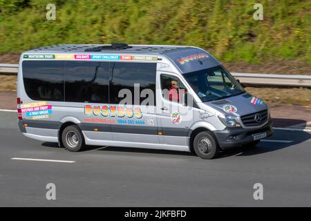 BUSYBUS 2019 Mercedes Benz Sprinter 516 CDI 2143cc Diesel MPV ; location de bus urbain, minibus de luxe, fourgon 16 places, déménagement, être conduit, en mouvement, voyageant sur l'autoroute M6, Royaume-Uni Banque D'Images