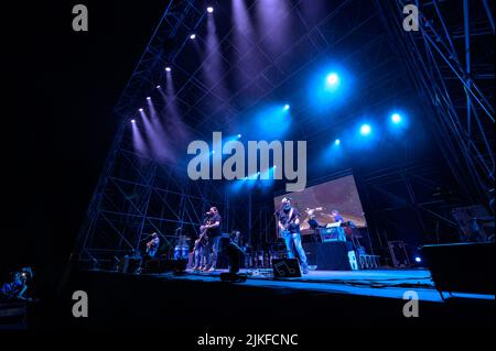 Cinquule, Italie. 01 août 2022. Nomadi se produire sur scène de l'arène della versilia devant beaucoup de gens. Stefano Dalle Luche / Alamy Live News. Banque D'Images