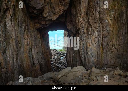 Grotte ou trou de Torghatten dans la montagne, Brønnøysund, Norvège Banque D'Images