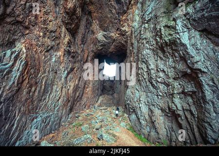 Grotte ou trou de Torghatten dans la montagne, Brønnøysund, Norvège Banque D'Images