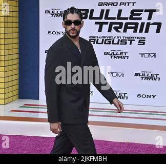 Los Angeles, États-Unis. 02nd août 2022. Bad Bunny, membre du casting, assiste à la première du thriller « Bullet train » au Regency Village Theatre, dans la section Westwood de Los Angeles, lundi, 1 août 2022. Scénario : cinq assassins à bord d'un train à grande vitesse découvrent que leurs missions ont quelque chose en commun. Photo de Jim Ruymen/UPI crédit: UPI/Alay Live News Banque D'Images