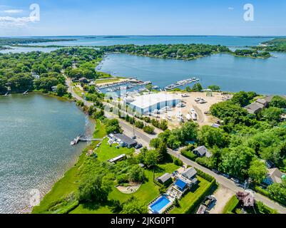 Vue aérienne de la marina de Ship-ashore et des environs Banque D'Images