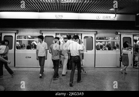 KINA BEIJING le métro dans la capitale avec des voyageurs Banque D'Images