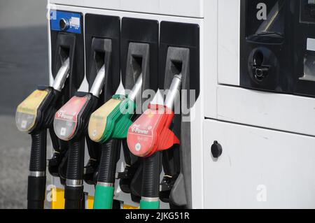 Kastrup/Copenhagen/Denmark/02 août 2022/Station de recharge d'essence et de coquillages Shell avec carte des prix élevés de l'essence sur la station d'essence sheel dans la capitale danoise. (Photo..Francis Dean/Dean Pictures) Banque D'Images