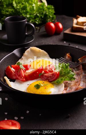 Petit-déjeuner américain avec œufs et bacon Banque D'Images