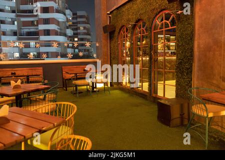 Balcon de WaterVibe Bar et Restaurant, Baner, Pune, Maharashtra, Inde Banque D'Images