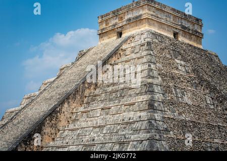 Vieille ruine de la pyramide de Chichen Itza kukulcan, civilisation maya ancienne Banque D'Images