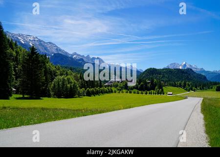 Une vue panoramique de l'hôtel Elmau Schloss dans les Alpes allemandes (Allemagne) Banque D'Images