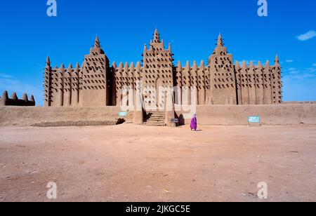 Célèbre Grande Mosquée de Djenne Mali est un site du patrimoine mondial de l'UNESCO. Mali. La mosquée est la plus grande réalisation de l'architecture soudano-sahélienne. Banque D'Images