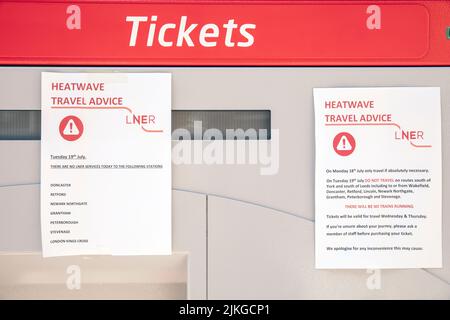Gare de York. LNER a annulé tous les trains vers le sud en direction de londres et Leeds le mercredi 19th juillet en raison de la température extrême de ce jour-là. Canicule estivale à York. Une nouvelle température record au Royaume-Uni, de 40,3C a été fixée pendant la journée dans le Lincolnshire . York, 2022, Royaume-Uni. Banque D'Images