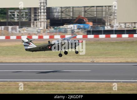 Royal Danish Air Force Baby Blue Display Team SAAB T-17 décollage du Royal International Air Tattoo en 2022 Banque D'Images