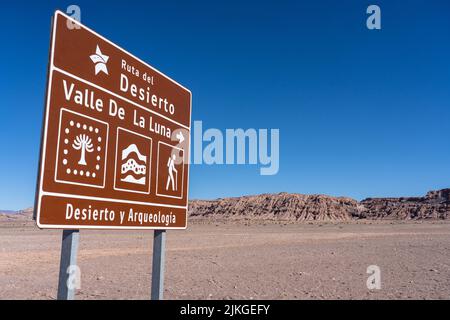 Panneau routier pour la Ruta del Desierto à la Vallée de la Lune ou Valle de Luna près de San Pedro de Atacama, Chili. Banque D'Images