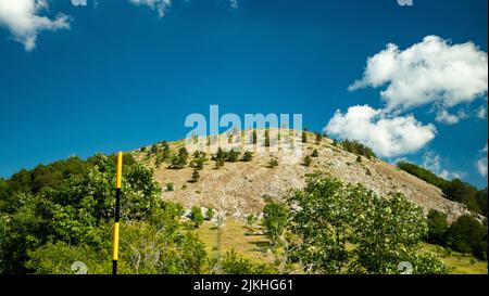 Vue à couper le souffle sur les montagnes de la municipalité de Villalago dans la province d'Aquila. Abruzzes - Italie Banque D'Images