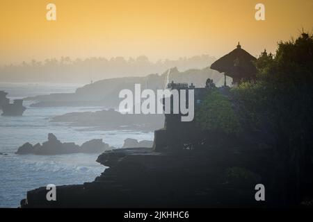 Mesmerizing sunset view over the sea on a windy evening at sunset in Bali Banque D'Images