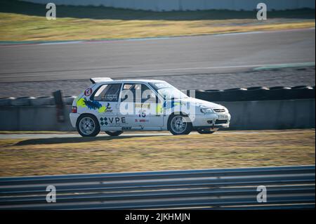 Barcelone, Espagne; 20 décembre 2021: Citroën Saxo 16s voiture de course sur la piste de Montmelo Banque D'Images