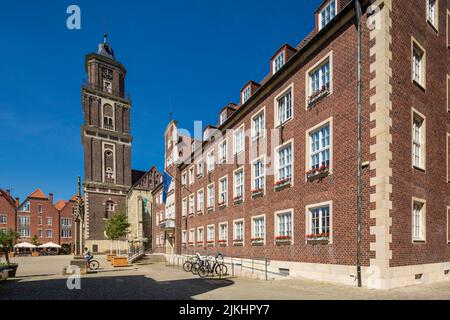 Allemagne, Coesfeld, Berkel, Baumberge, Muensterland, Westphalie, Rhénanie-du-Nord-Westphalie, marché, église paroissiale catholique Saint-Lamberti, Croix du marché de pierre, hôtel de ville Banque D'Images