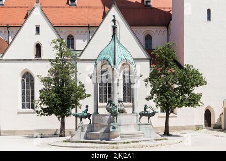 Fontaine St.Mang à l'église St. Mang à la place St Mang, Kempten, Swabia, Bavière, Allemagne Banque D'Images