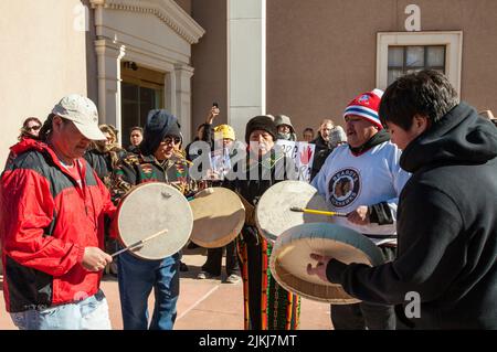 À Idle pas plus de rallye au State Capital Building, Santa Fe Nouveau-Mexique Banque D'Images