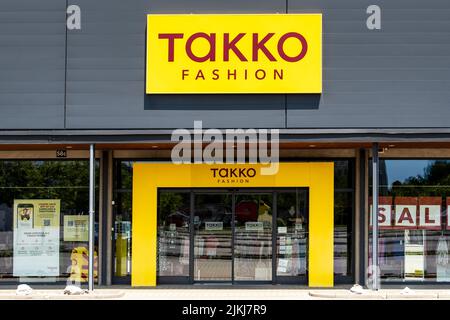 Publicité et signe de la société Takko Banque D'Images