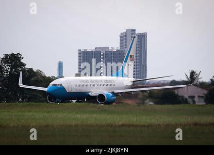 Kuala Lumpur, Malaisie. 2nd août 2022. L'avion spécial transportant le porte-parole de la Chambre des représentants des États-Unis Nancy Pelosi et son entourage ont vu partir à la base aérienne de la Royal Malaysian Air Force (CGRR) à Subang. Nancy Pelosi, accompagnée d'une délégation du Congrès, est arrivée en Malaisie dans le cadre de la tournée asiatique dans quatre pays. (Image de crédit : © Wong Fok Loy/SOPA Images via ZUMA Press Wire) Banque D'Images