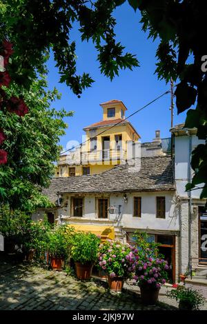 Ville de Gjirokastra, Gjirokastra, Albanie - la vieille ville historique de la ville de montagne de Gjirokastra se détériore progressivement, mettant en péril son statut de patrimoine mondial de l'UNESCO. Banque D'Images