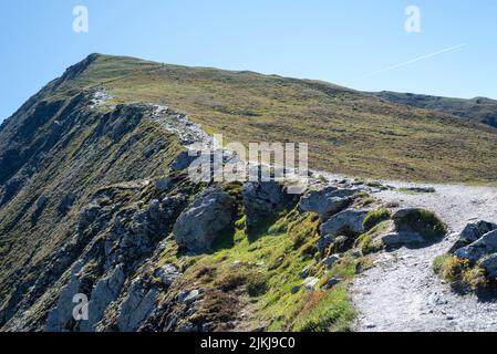 Mont Venet, sentier de crête au sommet de la croix Piller, sentier de randonnée longue distance E5, Zams, Tyrol, Autriche Banque D'Images