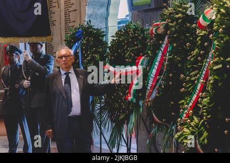 Bologne, ITALIE. 2 août 2022. Cérémonie de commémoration du 42th anniversaire de l'attentat à la bombe de 2 août 1980 à la gare ferroviaire. Le ministre de l'éducation Patrizio Bianchi est présent en tant que représentant du gouvernement crédit: Massimiliano Donati/Alay Live News Banque D'Images