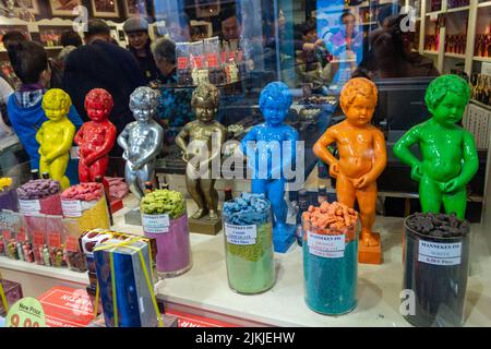 A store with replicas of the Manneken pis fountain statue in downtown Brussels, Belgium, Europe Stock Photo