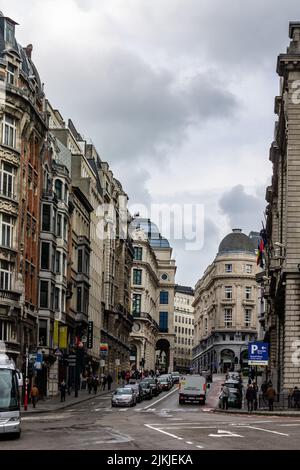 Un cliché vertical de beaux bâtiments anciens dans le centre-ville de Bruxelles en Belgique, en Europe Banque D'Images