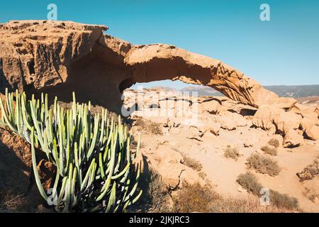 Formation volcanique arche naturelle dans le désert Tenerife Espagne Banque D'Images