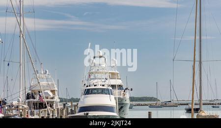 Bateaux à Waterfront Marina à Sag Harbor, NY Banque D'Images