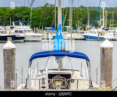 prenez la direction d'un cockpit de bateau à voile Banque D'Images