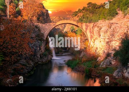 Clandras Pont historique de la période Phrygienne dans le district de Karahallı dans la province d'Usak. C'est un pont historique touristique. Banque D'Images