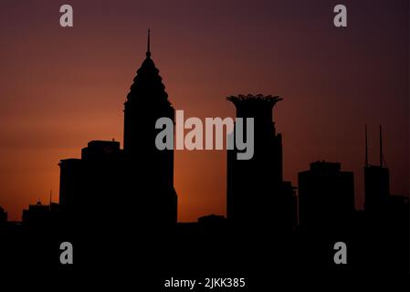 A silhouette of buildings and towers with sunset Banque D'Images