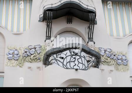 Reök Palace est une structure d'art nouveau verte et lilas, construite en 1907, qui ressemble à une décoration au fond d'un aquarium.Szeged Banque D'Images