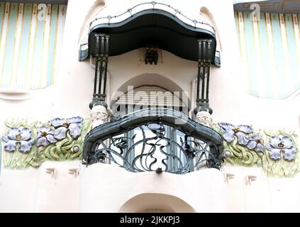 Reök Palace est une structure d'art nouveau verte et lilas, construite en 1907, qui ressemble à une décoration au fond d'un aquarium.Szeged Banque D'Images