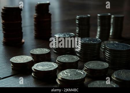 Image de fichier de pièces en livres sterling. Cinq pièces de clôture. Une pièce de livre. Banque D'Images