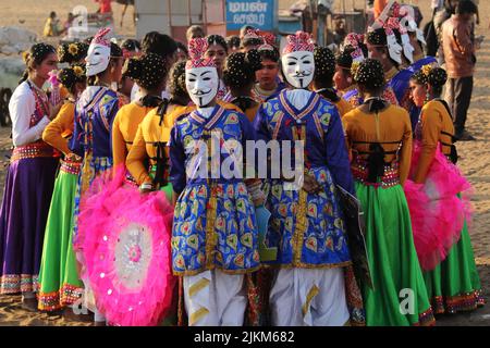 Chennai, Tamilnadu, Inde - 26 janvier 2020 : élèves de l'école portant des costumes colorés et présentant leur art et célébrant à l'occasion de l'Indien Banque D'Images