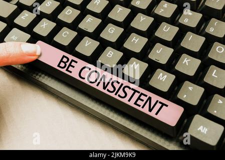 La présentation des sous-titres doit être cohérente. Mot écrit sur uniforme persistent ferme inaltérable même immuable Rapport idées importantes écrites sous Banque D'Images