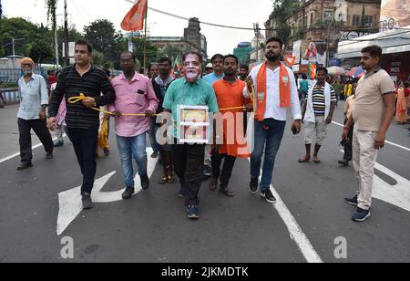 Kolkata, Bengale occidental, Inde. 11th décembre 2018. BJP (Bharatiya Janata Party) proteste contre la corruption de la SSC (School Service Commission). Les manifestants exigent une punition rapide et appropriée des coupables et la démission du Ministre en chef Mamata Banerjee. (Credit image: © Sayantan Chakraborty/Pacific Press via ZUMA Press Wire) Banque D'Images