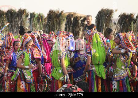 Chennai, Tamilnadu, Inde - 26 janvier 2020 : élèves de l'école portant des costumes colorés et présentant leur art et célébrant à l'occasion de l'Indien Banque D'Images