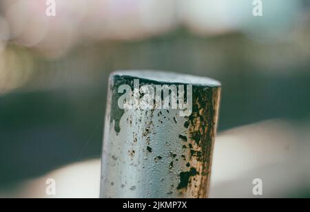A closeup of an old grungy textured iron column on a blurred background Banque D'Images