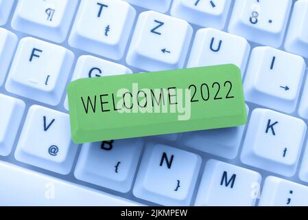Légende du texte de bienvenue 2022. Photo conceptuelle célébration de la nouvelle année motivation pour commencer des cheers Félicitations -49192 Banque D'Images