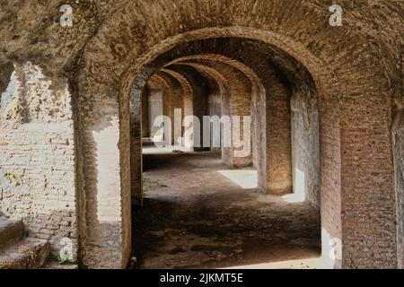 Intérieur en structure elliptique d'amphithéâtre, capacité de 20000 personnes, Roman Anfiteatro di Pompéi, Pompéi, site classé au patrimoine mondial de l'UNESCO, Campanie, Italie, Europe Banque D'Images