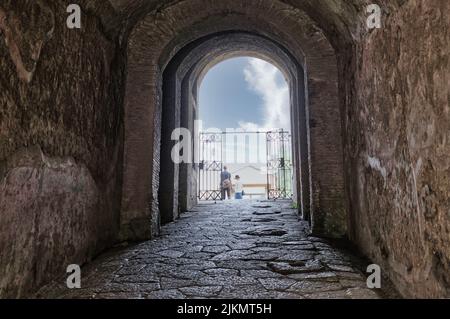 Intérieur en structure elliptique d'amphithéâtre, capacité de 20000 personnes, Roman Anfiteatro di Pompéi, Pompéi, site classé au patrimoine mondial de l'UNESCO, Campanie, Italie, Europe Banque D'Images