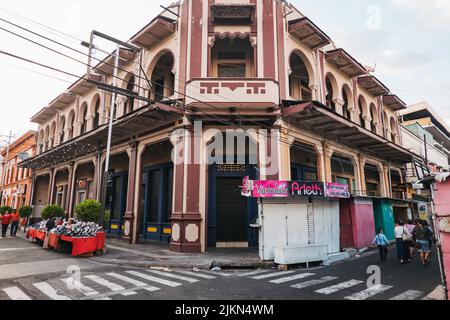 Un bâtiment de style colonial sur la Plaza Libertad, dans le centre de San Salvador, en El Salvador Banque D'Images