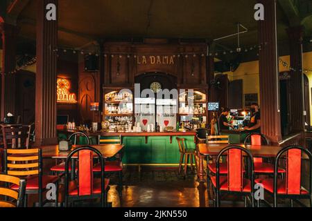 À l'intérieur du Club la Dalia, un ancien bar de billard situé dans un bâtiment colonial historique dans le centre de San Salvador, en El Salvador. En service depuis 1937 Banque D'Images