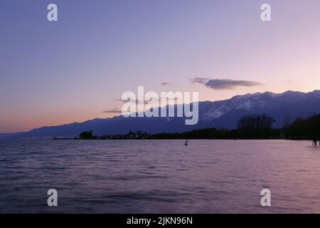 A sunset view of Erhai Lake and Cang Mountain in Yunnan province,China Stock Photo