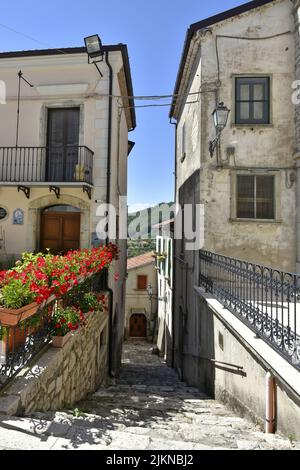 A vertical shot of a narrow alley in Santa Croce del Sannio, a village in the Campania region of Italy Banque D'Images