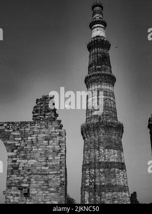 A grayscale of a beautiful Qutab Minar tower in New Delhi, India Stock Photo